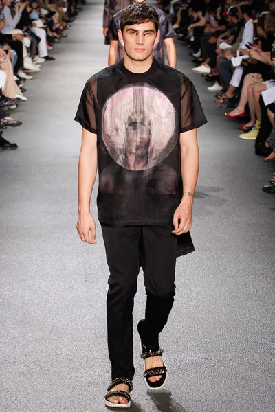 Look 17